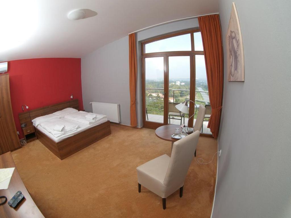 Panorama Hotell Piest'any Exteriör bild